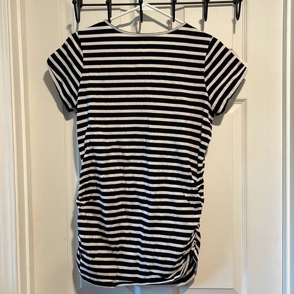 Old Navy Maternity t-shirt - Picture 3 of 3